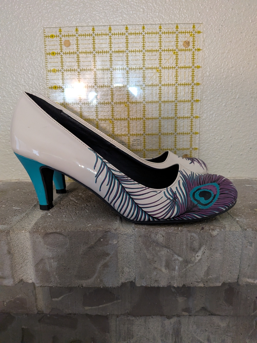 TUK Womenβs Peacock Feather Print Pumps - White and Teal